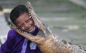 早安，全世界都在看↑在父愛的懷中逃離爆炸現(xiàn)場