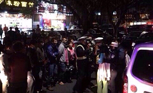 深圳一女子酒后驾驶假军牌车，发生事故后拒下车水泼交警