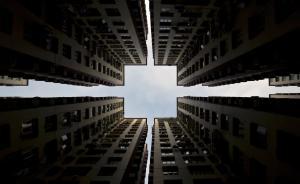 罗杰斯称香港房价三年内跌50%，李嘉诚连续打折甩卖楼盘