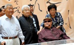 葉選寧現(xiàn)身廣東美術(shù)館：活動全程坐輪椅，未安排發(fā)言卻有話說