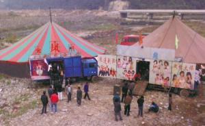 文化部通報(bào)兩起葬禮上淫穢表演案，將嚴(yán)查農(nóng)村“脫衣舞” 