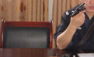 被曝與女下屬開(kāi)房丟槍?zhuān)拇ê辖h交警副大隊(duì)長(zhǎng)被雙開(kāi)