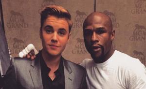 直擊|拳王“世紀(jì)大戰(zhàn)”：價值4億的單挑吸引巨星大腕齊觀戰(zhàn)