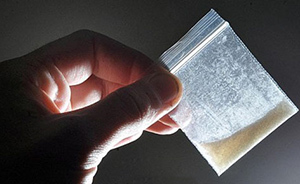 哈爾濱首現(xiàn)“喪尸藥”：吸食過量后會產(chǎn)生幻覺并啃咬他人