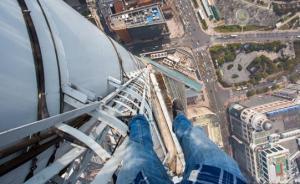 德国少年徒手攀登上海333米高楼，白天夜晚先后两次登顶