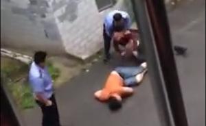 7分鐘視頻曝光湖南兩名開警車者毆打市民過程，兩巡防員被拘