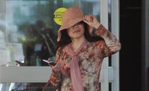 中國外逃貪官喬建軍前妻在美應訊，當場否認被控罪名