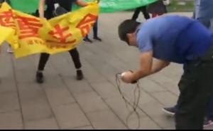 法制日报评男子为护子打狗遭人肉：亟待设置法律红线