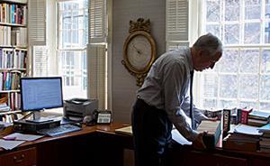 哈佛圖書館長(zhǎng)達(dá)恩頓榮休，“全球數(shù)字圖書館”館長(zhǎng)達(dá)恩頓進(jìn)擊