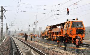 人民日報解釋經(jīng)濟(jì)風(fēng)向標(biāo)“背離”宏觀經(jīng)濟(jì)：產(chǎn)業(yè)結(jié)構(gòu)在優(yōu)化