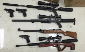 江苏破获特大网络贩枪案，一大学辅导员家中现“军火库”