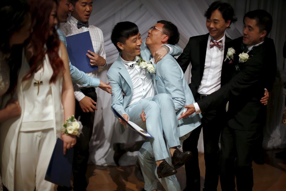 08.2015-06-09T221647Z_1911362552_GF10000122331_RTRMADP_3_USA-CHINESE-WEDDINGS