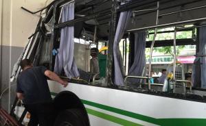 上海警方回應(yīng)44路公交車撞高架：尚無證據(jù)表明系避讓行人