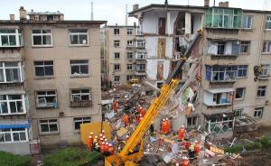 辽宁爆炸塌楼4死8伤：儿子被气浪轰出4楼，摔在母亲面前