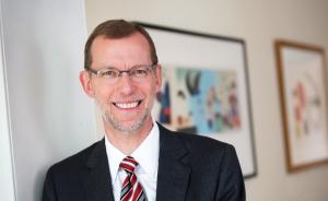 哈佛大学肯尼迪政府学院换帅，曾被誉为“中国高官训练营” 