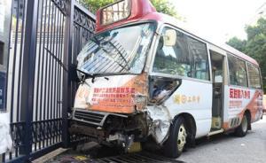 香港一巴士疑跟車太近失控，撞毀護(hù)欄直接進(jìn)了警署停車場(chǎng)