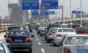 網(wǎng)友強(qiáng)烈要求昆明機(jī)動(dòng)車“限牌”，官方稱須綜合考量謹(jǐn)慎決策