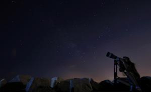 周云蓬：这本书里有昆虫，有星系，唯一缺席的是——人