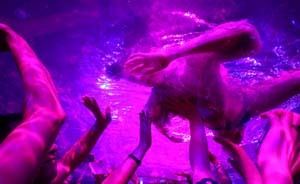 看一场《极限震撼》要被踩几次湿身几回？