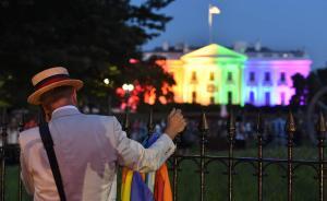 直擊| 同性婚姻獲得全美合法，白宮變身彩虹色