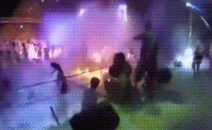新北粉塵爆炸|最新視頻：疑工作人員滅火不當(dāng)，噴氣反助火勢