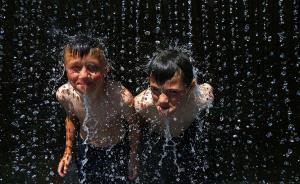 早安，全世界都在看↑艷陽(yáng)四射，快到噴泉里來(lái)