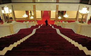 央媒吁研究院、高校、醫(yī)院摘掉沒必要的官帽：易生吏治腐敗