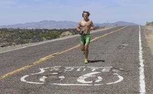 像阿甘那样奔跑！《阿甘正传》粉丝挑战百日跑步横穿美国