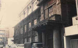 编辑，是无法成为作家的人无可奈何从事的工作？