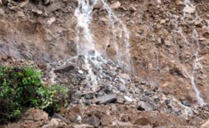 溫州一村主任臺(tái)風(fēng)夜轉(zhuǎn)移群眾，自家遭泥石流沖垮，妻、子遇難