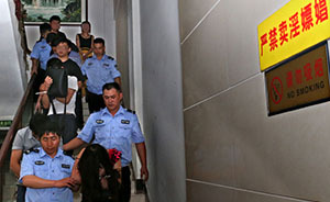 貴州嫖客報(bào)警解救賣淫女后被拘引爭議，警方稱其系立功已輕罰