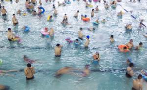 上海一游泳館驚現(xiàn)“暴露男”：泳褲僅遮私處，六七年都趕不走