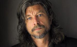 閱讀小報(bào)｜3600頁(yè)的自傳體小說(shuō)，在挪威賣(mài)了50萬(wàn)冊(cè)