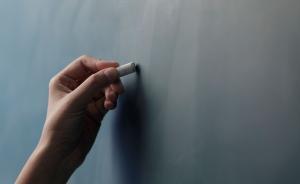 江蘇儀征一女教師開學(xué)首日跳樓，曾舉報校長挪用學(xué)生伙食費