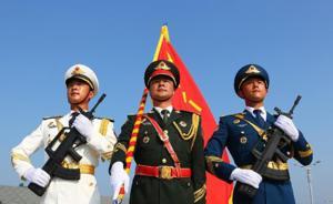 走在閱兵最前列的人：3位山東旗手，連嘴角動作都要一致