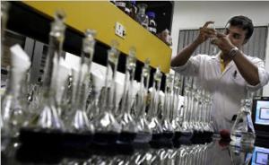 中国药企被曝3倍高薪印度挖人，欲加强制药配方部门能力