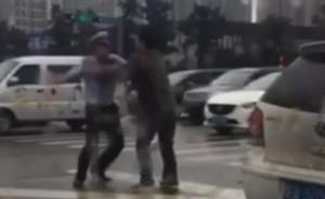 視頻｜西安交警當(dāng)街與人互毆？官方：男子毆打協(xié)警已被拘