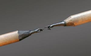 他把米開朗琪羅的《創(chuàng)世紀(jì)》雕刻在鉛筆尖上