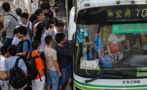 兩年后上海公共交通出行比重達到五成，其中軌交客流占55%