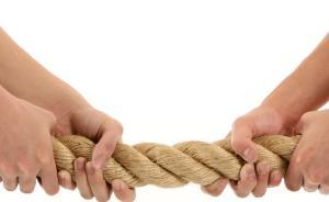 江苏8龄童车祸死亡，亲妈后妈争赔偿获判“以感情深浅分配”