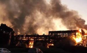 中秋夜上海世紀(jì)公園發(fā)生火災(zāi)，大門燒成空殼無人員受傷