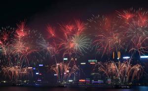 澎湃直擊香港國慶煙花匯演：曾停辦兩年，加入抗戰(zhàn)、冬奧元素