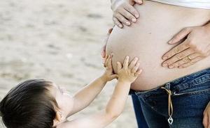 二孩冠姓權(quán)到底歸誰(shuí)？“一家一個(gè)”流行后外公外婆改叫爺奶