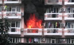 上海體育學(xué)院一男生寢室起火，校方稱將加強(qiáng)用電安全教育