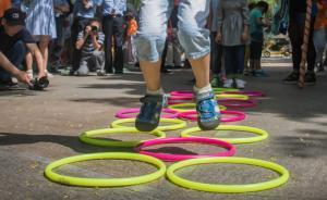 人民日?qǐng)?bào)刊文：部分景區(qū)漲票價(jià)為了來(lái)錢(qián)快，以至喪失服務(wù)能力