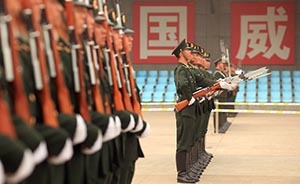 專家：解放軍必須反腐敗，不必?fù)?dān)心軍隊會亂起來