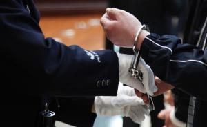 上海兩名騎車男子深夜遭碾壓爆頭，涉事平板貨車司機(jī)被刑拘