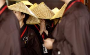 直擊| 玉佛禪寺僧人體驗(yàn)營(yíng)最后一日，百名學(xué)員體驗(yàn)托缽行腳