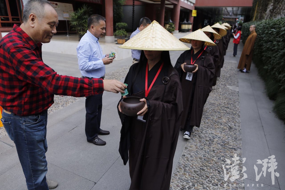 8-379071885946553063