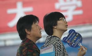 北大、清华在沪录取195人，分数线上扬两校均扩招